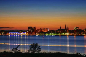 Scenic Harbour View House, Stratford